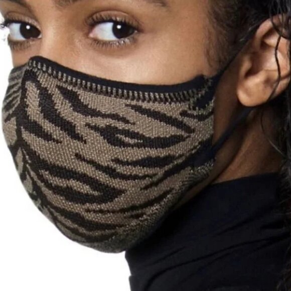 💕ST. JOHN💕 Animal Print Face Mask ~ Burgundy Tiger Stripe Print NWT - Picture 7 of 7
